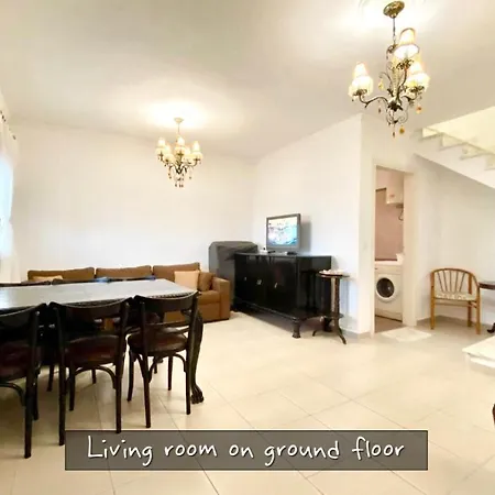 Fenia House On The Beach * 아스프로발타